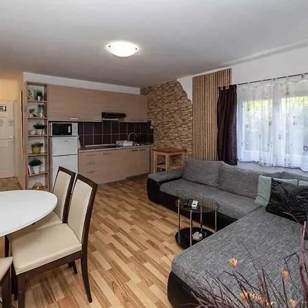 One-bedroom 13 Apartment *