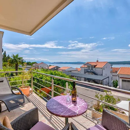 One-bedroom 13 *