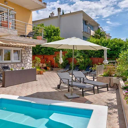 One-bedroom 13 *